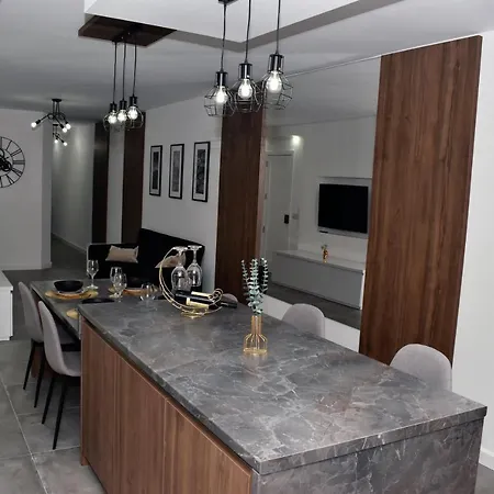 Apartment Golden Rays *
