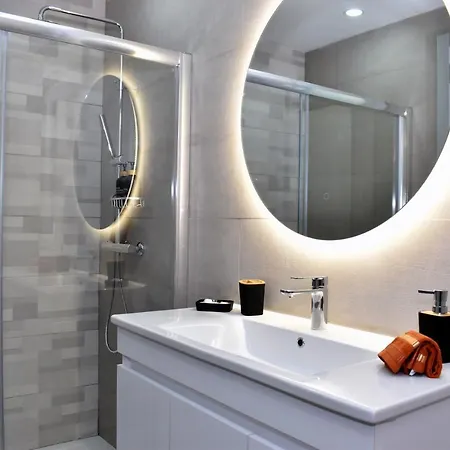 Golden Rays Apartment *